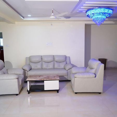 Apartamento Ramya Grand Visakhapatnam Exterior foto